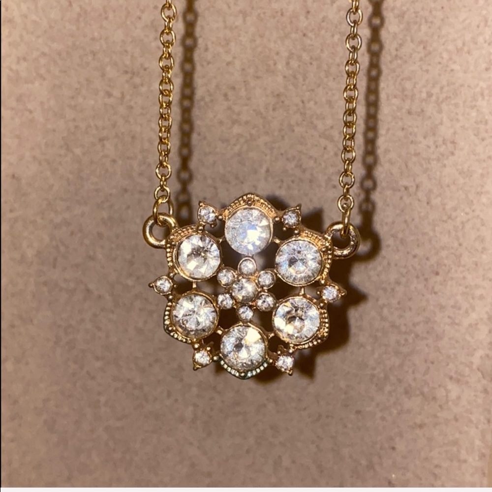Jeweled pendant necklace